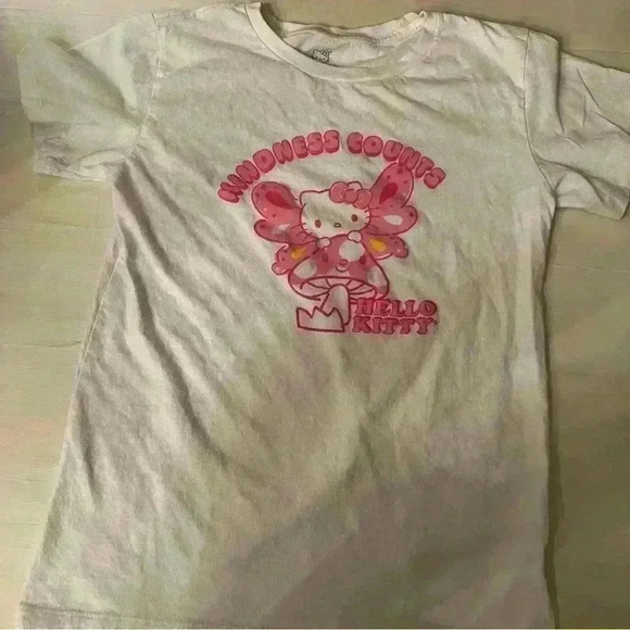 Hello Kitty kindness counts size small T-shirt - Picture 1 of 2